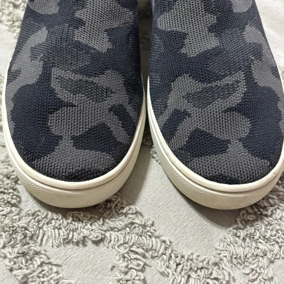 Rothy’s The Original Slip-On Sneaker size 8.5 - Picture 2 of 11